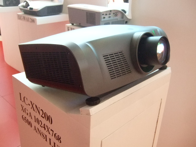Eiki LC XN200 DLP projector