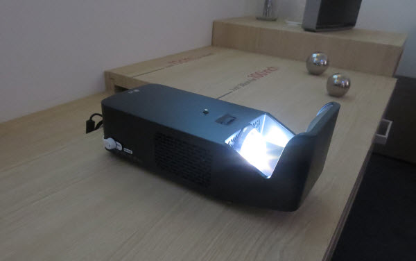 LG PF1000U LED projector resized