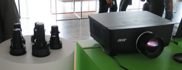 Acer F7200 resize