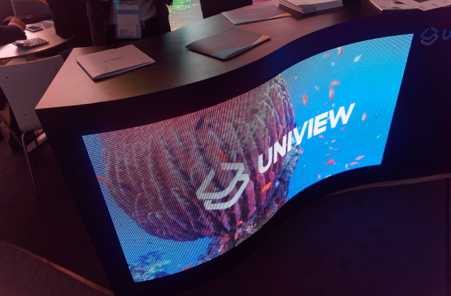 Uniview curved display