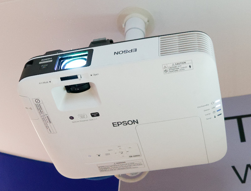 Epson EB 2265U