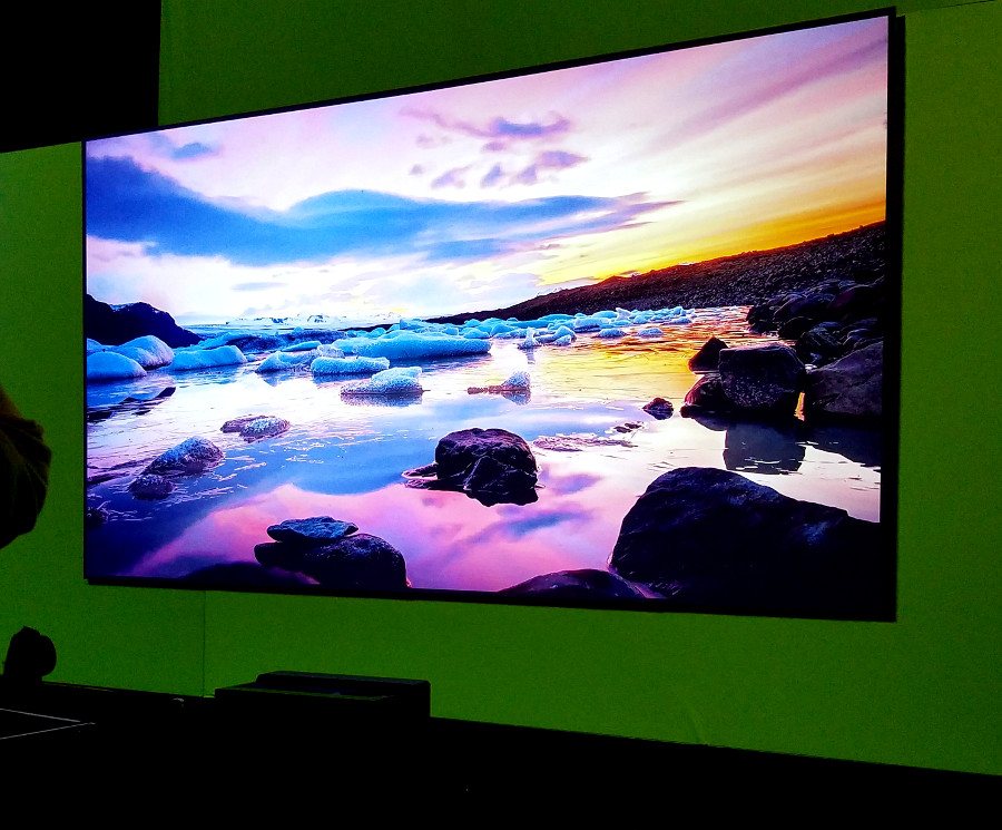 Hisense Laser TV dual color