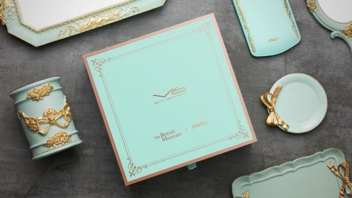Limited edition of Meitu X the British Museum series V6 smartphone 2