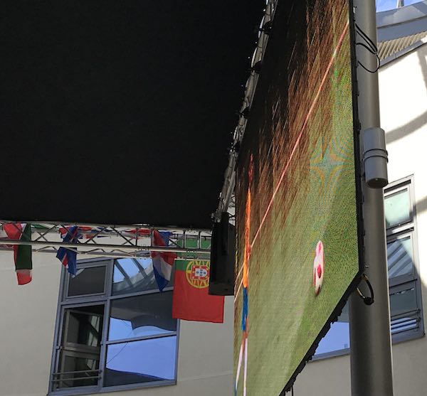 LED Wall Extreme Viewing Angle