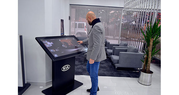 Kia installs Zytronic touch technology 2b