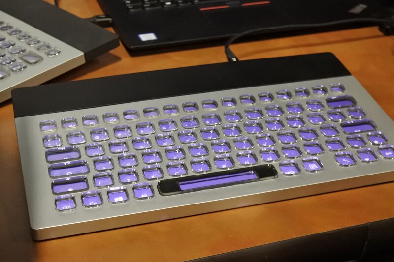 MEMEIO programmable keyboard 800