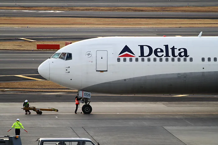 delta plane runway 100706463 large