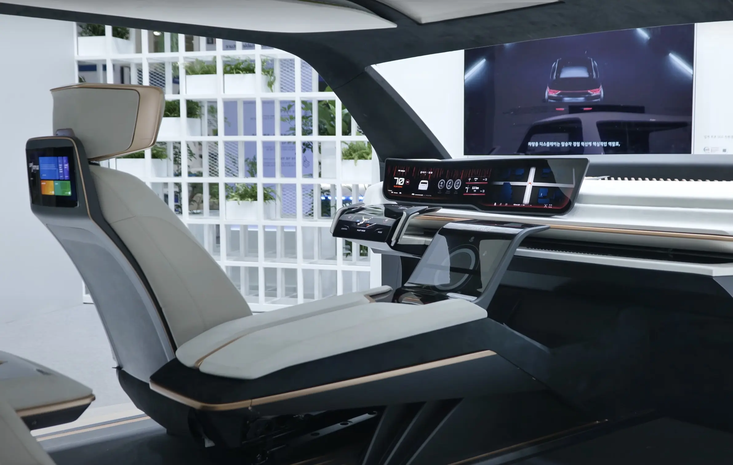 LG automotive displays at K-Display 2023